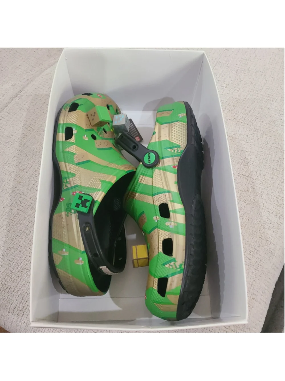 NEW Crocs MENS MINECRAFT CREEPER CLASSIC Clogs SIZE 11 Slip-On Shoes Green